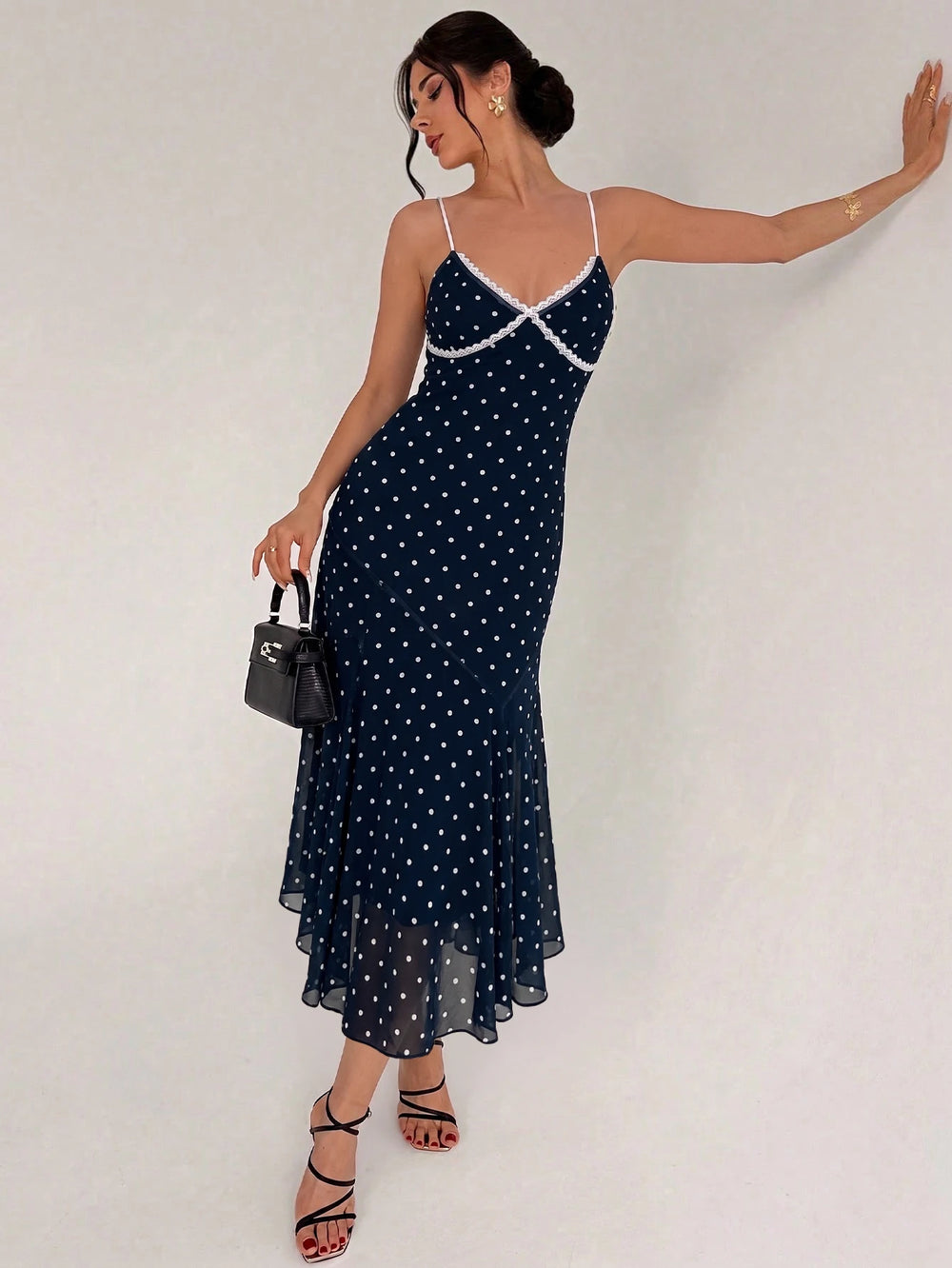 Vestido Midi De Lunares Con Encaje En Escote