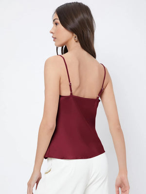 Blusa elegante burdeos con espalda descubierta y tirantes finos