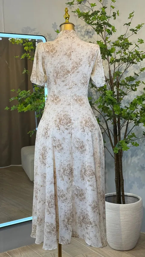 Vestido Midi Floral Elegante Con Lazo Al Cuello