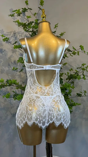 Vestido Lencero de Encaje Floral Blanco Con Aros