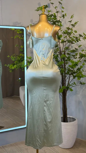 Vestido De Fiesta Satinado Verde Menta Con Hombros Descubiertos