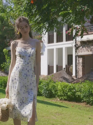 Vestido Blanco Floral Con Tirantes Finos Y Abertura Alta