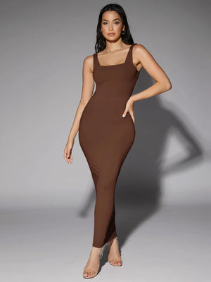 Vestido marrón elegante maxi detalle frontal