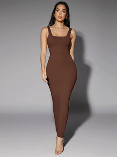 Vestido marrón elegante maxi frontal
