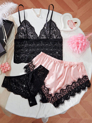 Detalle del Conjunto De Lencería De Encaje Negro Y Rosa con copa triangular.
