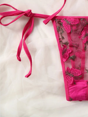 Conjunto de lencería rosa fucsia bordado con encaje romántico floral detalle de tanga.