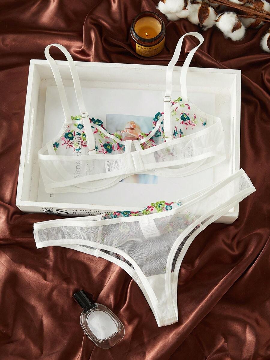 Set de lencería multicolor con bordado floral y sujetador transparente