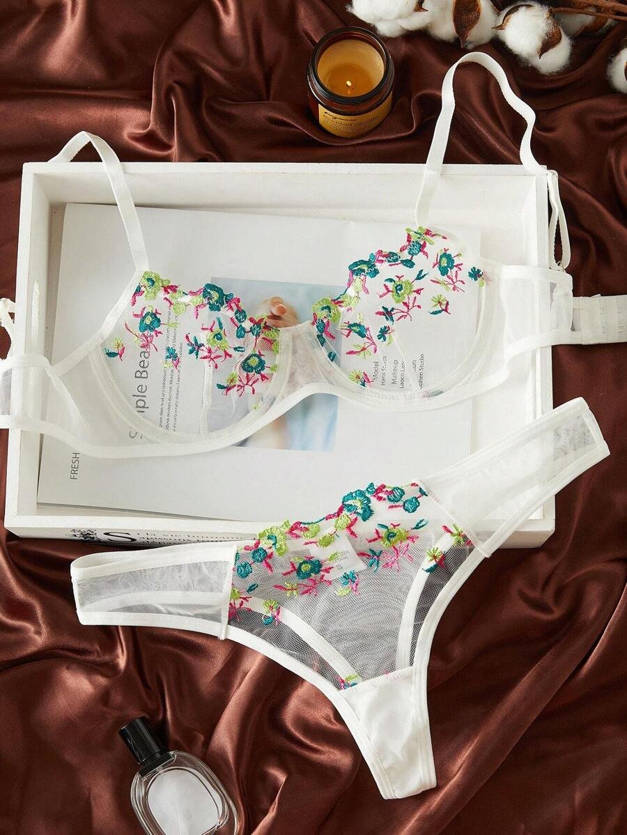Set de lencería multicolor con bordado floral y sujetador transparente
