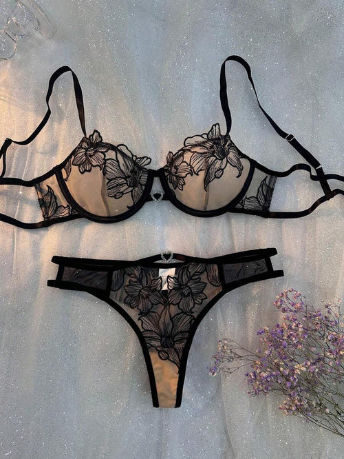 Set de lencería negro bordado con sujetador push up