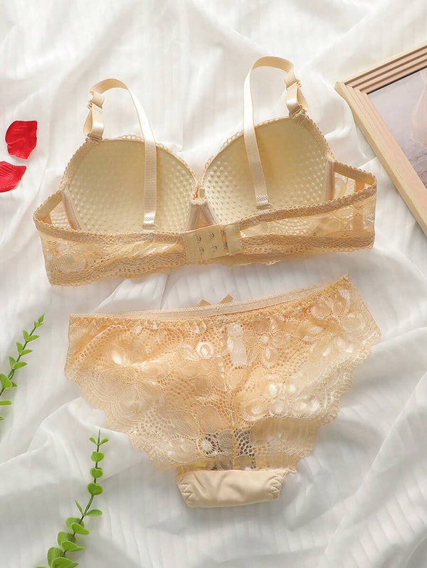 Conjunto de lencería albaricoque visto desde atrás