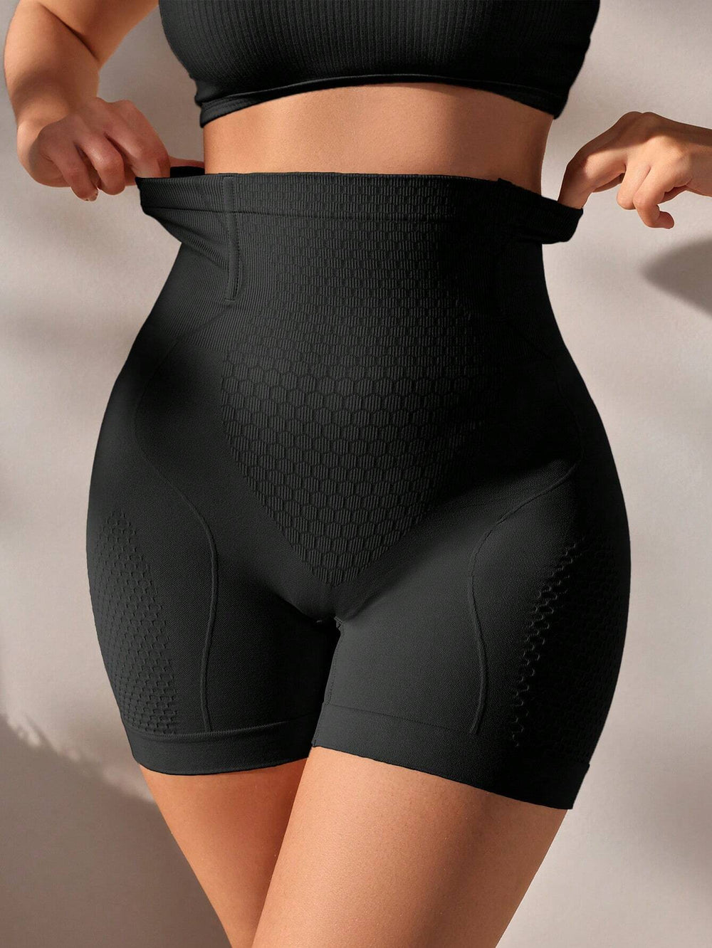 Faja short negro moldeador sin costuras vista frontal