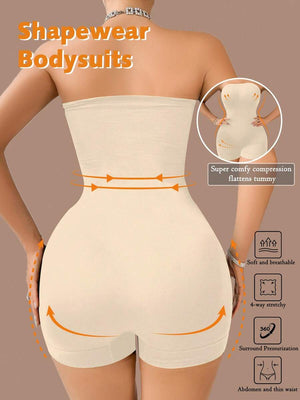 Primer plano del torso de una mujer usando una faja tipo body sin tirantes con efecto de compresión.