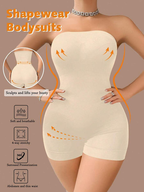 Mujer modelando un body moldeador strapless color beige que define la cintura y levanta los glúteos.
