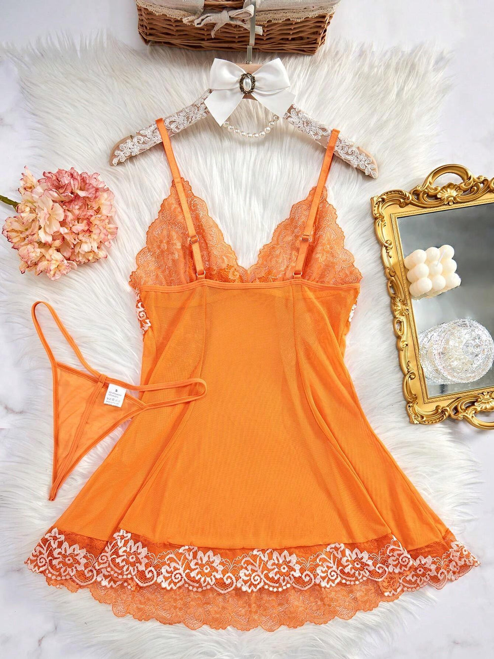 Camisón sexy naranja con encaje y lazo vista frontal