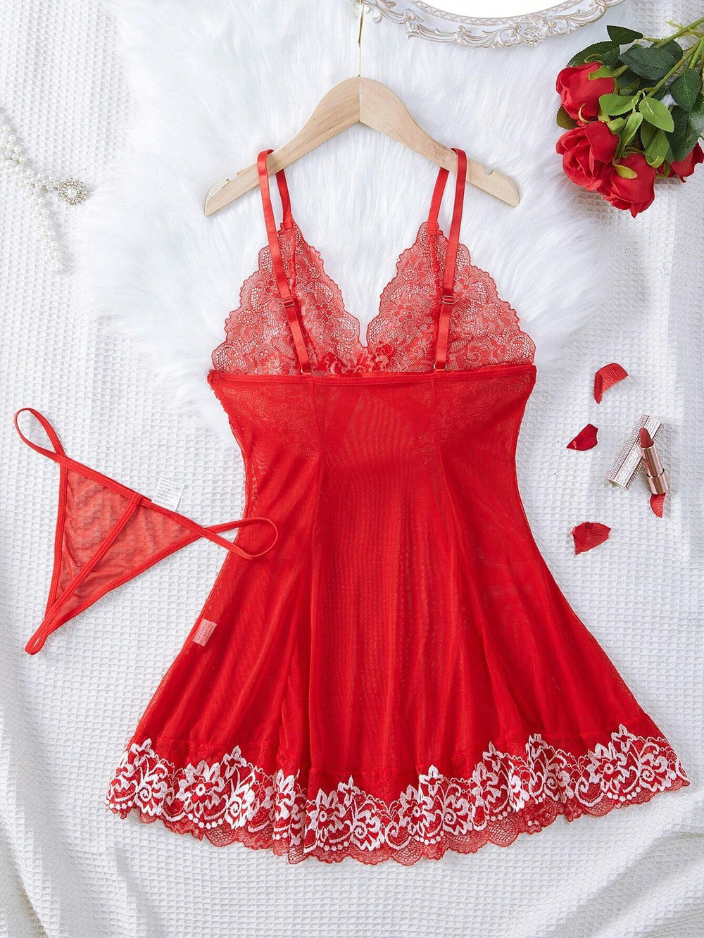 Vestido sexy naranja con encaje y lazo, vista frontal.