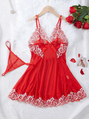 Vestido sexy naranja con encaje y lazo, vista frontal.