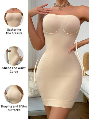 Mujer usando un vestido moldeador strapless color piel que muestra los efectos de realce en busto, cintura y glúteos.
