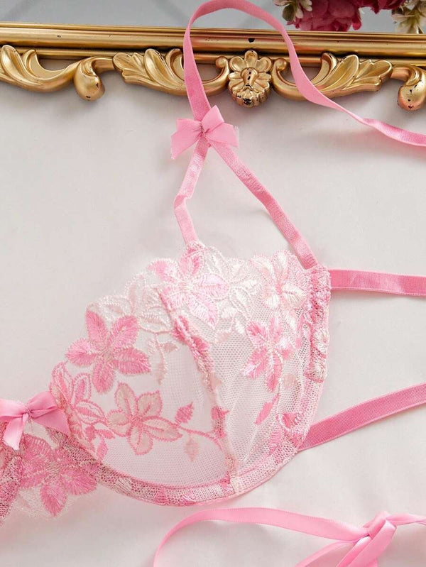 Sujetador bordado rosa con copa semitransparente y aro – set de lencería rosa