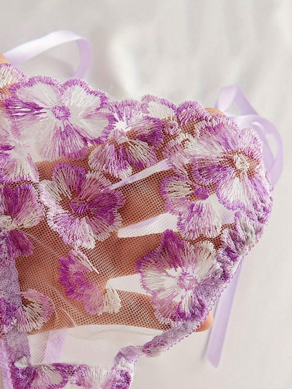 Set De Lencería Morado Con Bordado Floral Transparente