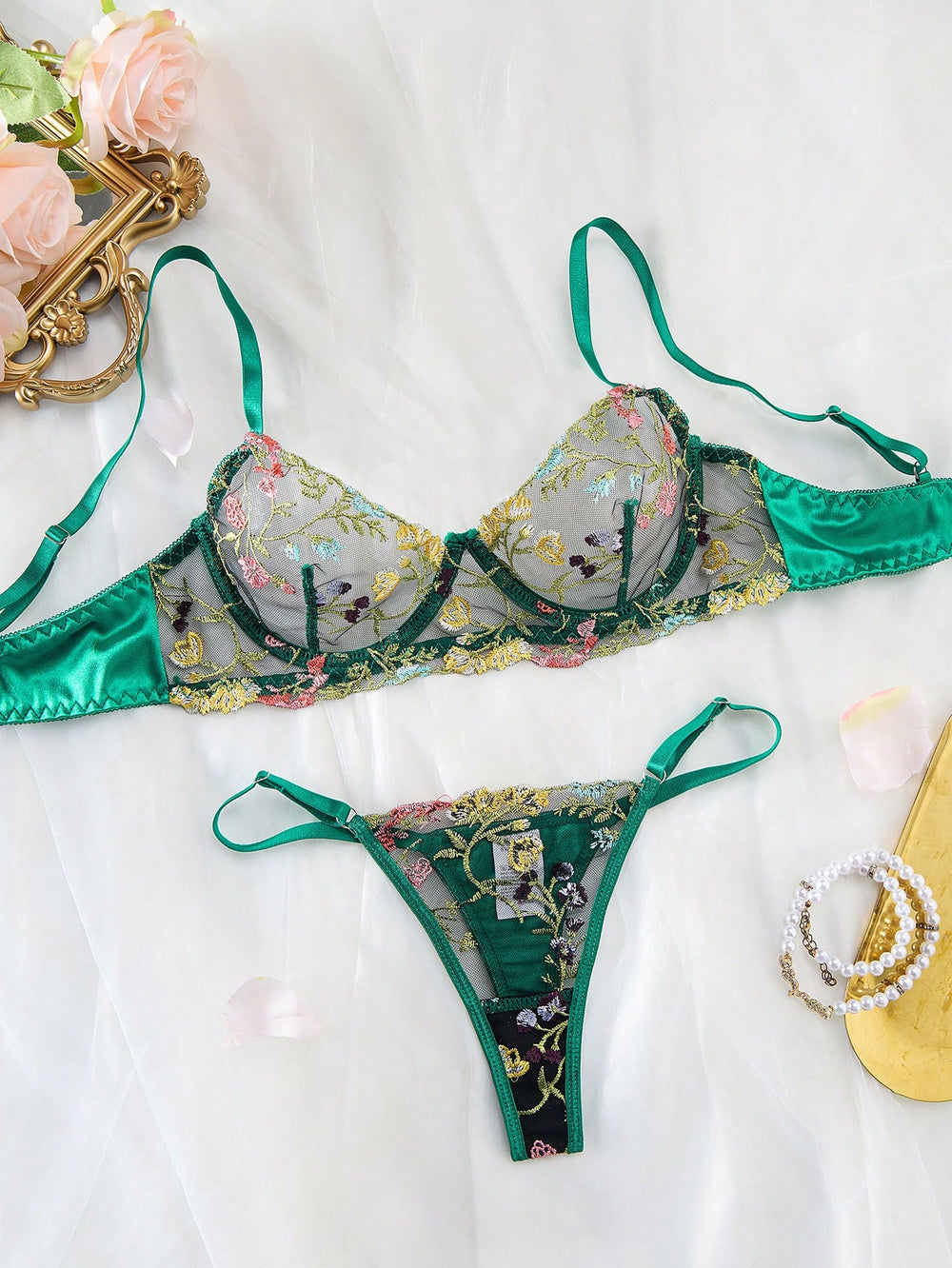 Conjunto De Lencería Verde Bordado Floral