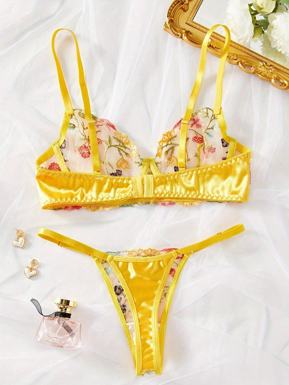 Conjunto lencería amarillo floral transparente push up con bordado delicado