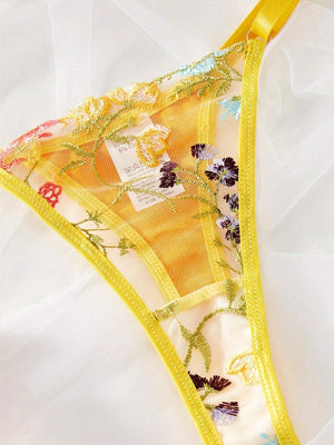 Detalle bordado conjunto lencería amarillo floral transparente push up