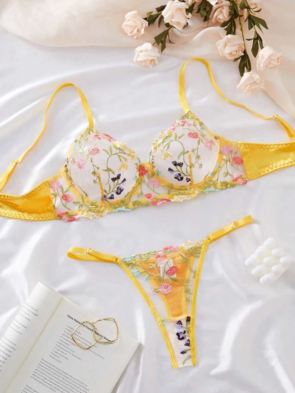Conjunto lencería amarillo floral transparente push up con bordado delicado