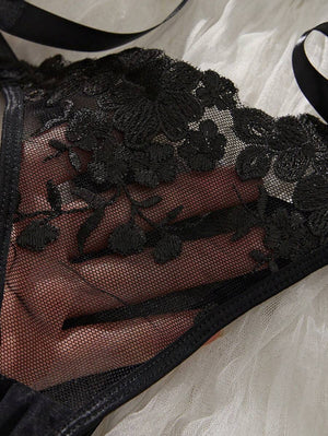 Conjunto de Lencería Negro de Encaje Floral con Lazos