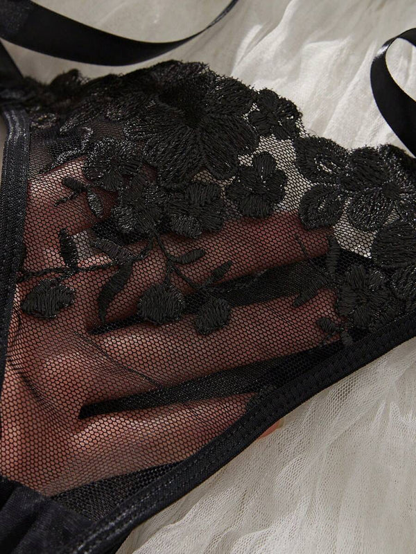 Conjunto de Lencería Negro de Encaje Floral con Lazos