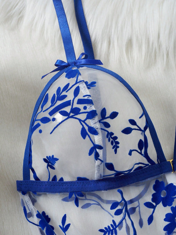 Baby Doll Lencería Azul Transparente Bordado Floral Con Tanga detalle bordado.
