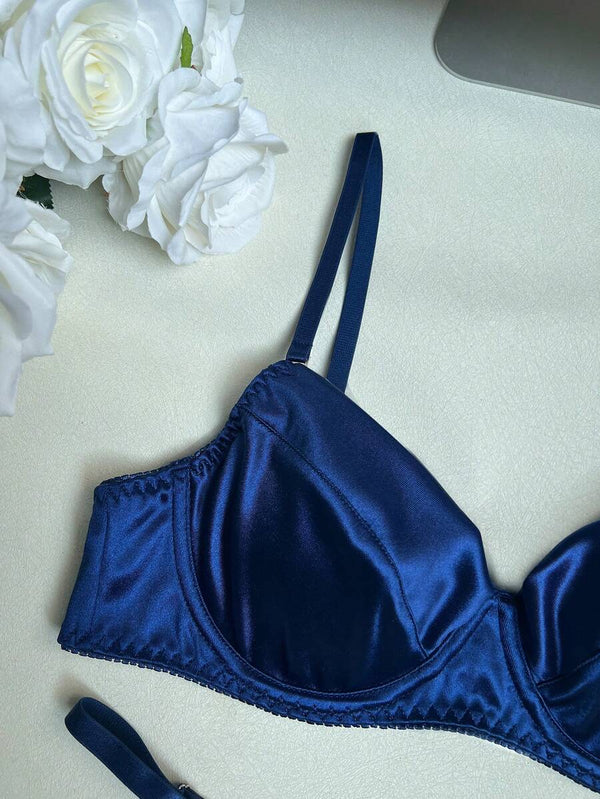 Conjunto De Lencería Satinado En Azul Zafiro