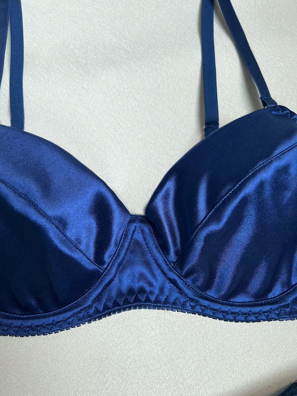 Conjunto De Lencería Satinado En Azul Zafiro