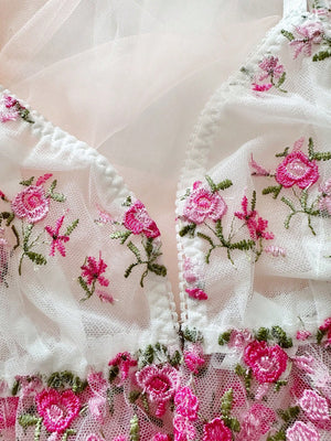 Conjunto Lencería Blanca Bordada Floral Semitransparente 2 Piezas detalle bordado floral.