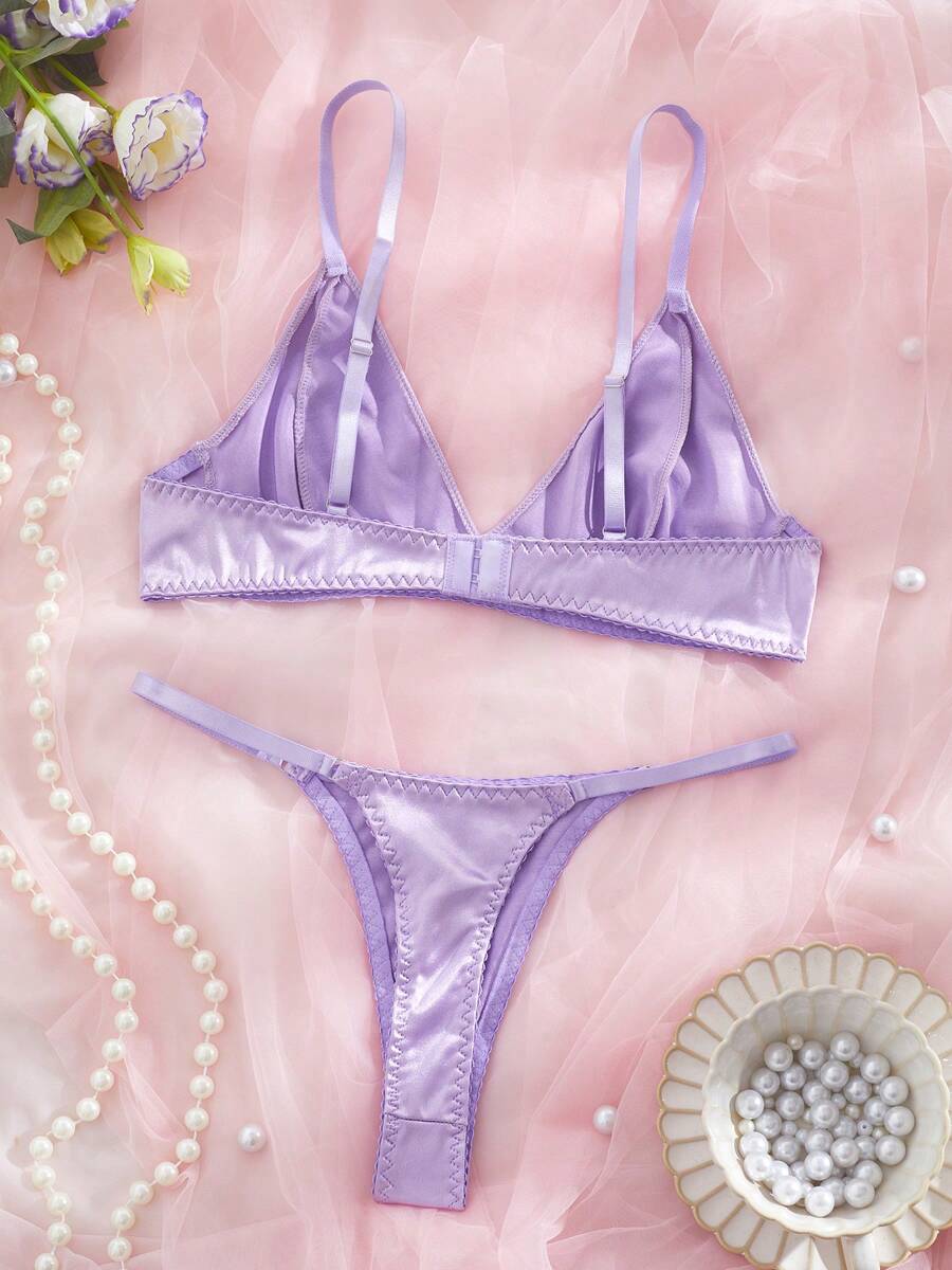 Set de lencería morado satinado con sujetador triangular
