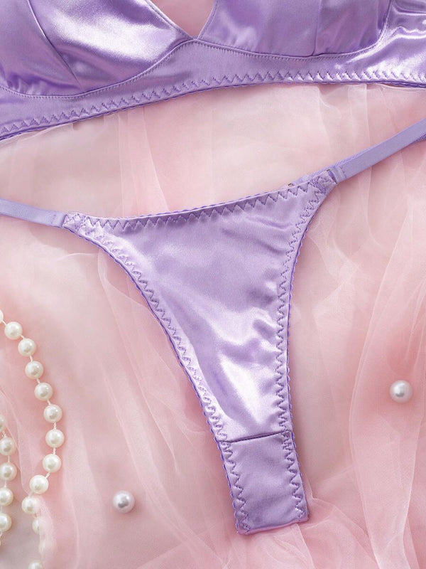 Tanga morada satinada con acabado reflectante