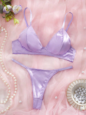 Set de lencería morado satinado con sujetador triangular