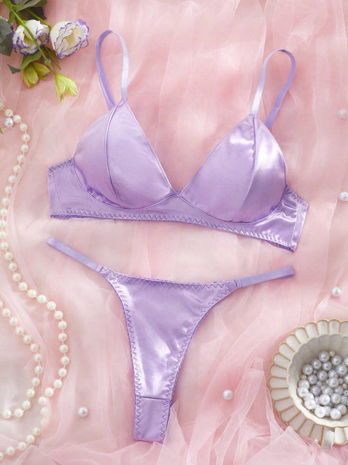 Set de lencería morado satinado con sujetador triangular