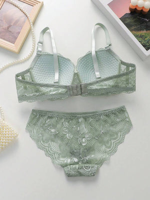 Conjunto de lencería verde oliva visto desde atrás