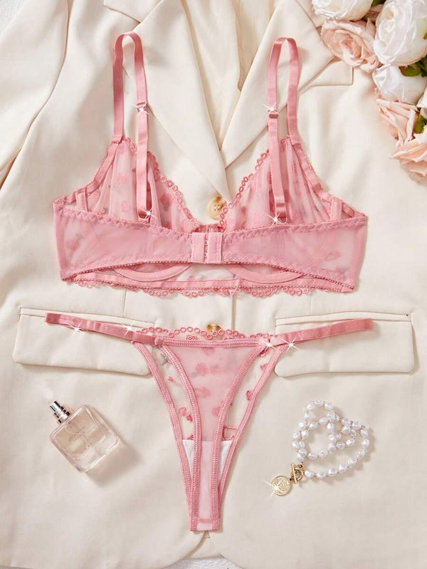 Vista trasera del set de lencería rosa con bordado floral.