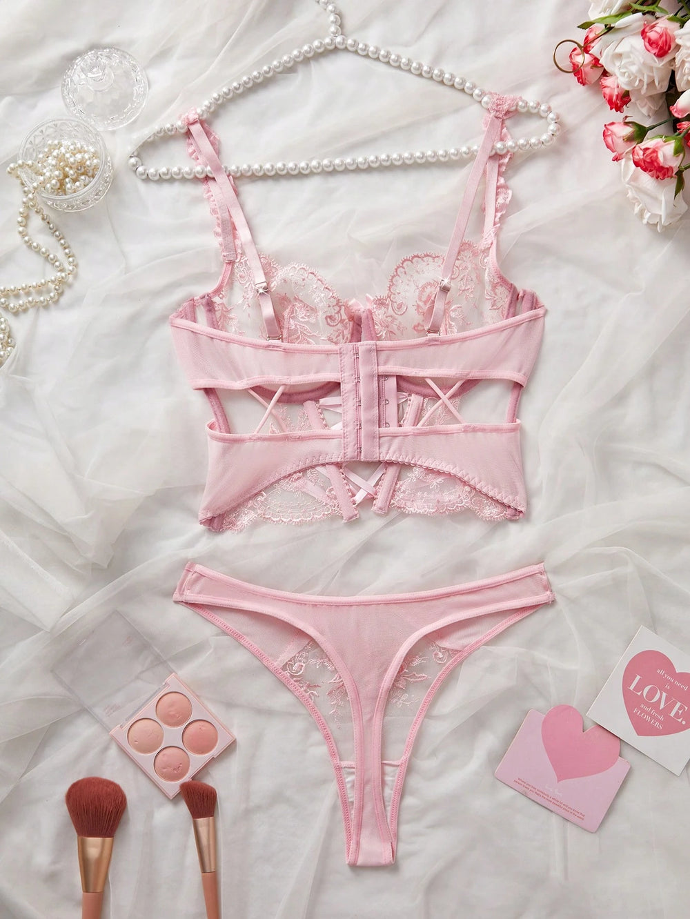 Conjunto de lencería rosa bordada push up romántico vintage vista frontal