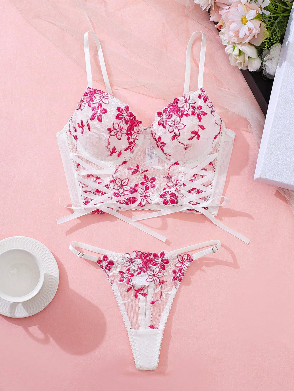 Negligé rojo romántico floral con encaje en contraste set 2 piezas vista frontal.