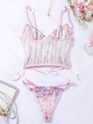 Detalle del top tipo corset con copas preformadas y bordado de flores.