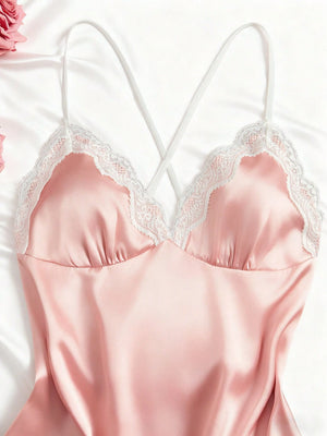 Camisón rosa vieja de satén con encaje romántico midi detalle de encaje.
