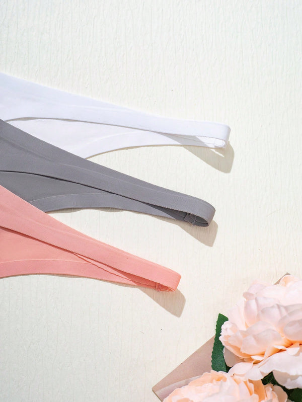 Tangas invisibles mujer mostrando el ajuste y acabado en tela tricotada.