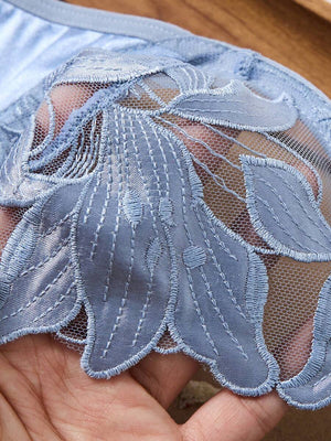 Conjunto De Lencería Bordado Floral En Satín Azul Cielo