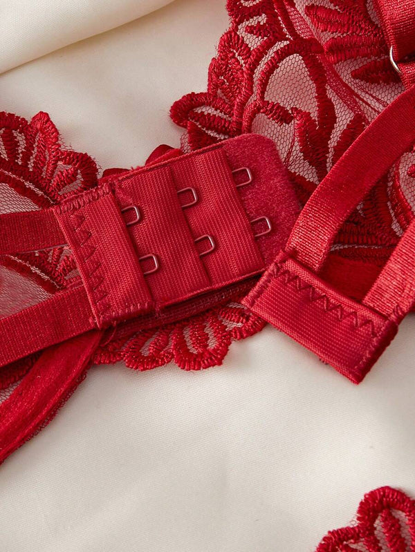 Conjunto de Lencería Rojo con Bordado Floral Sensual