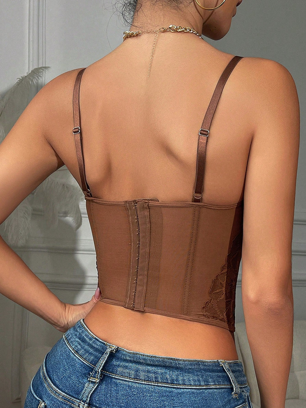 Top corset de encaje marrón estilo romántico vista frontal