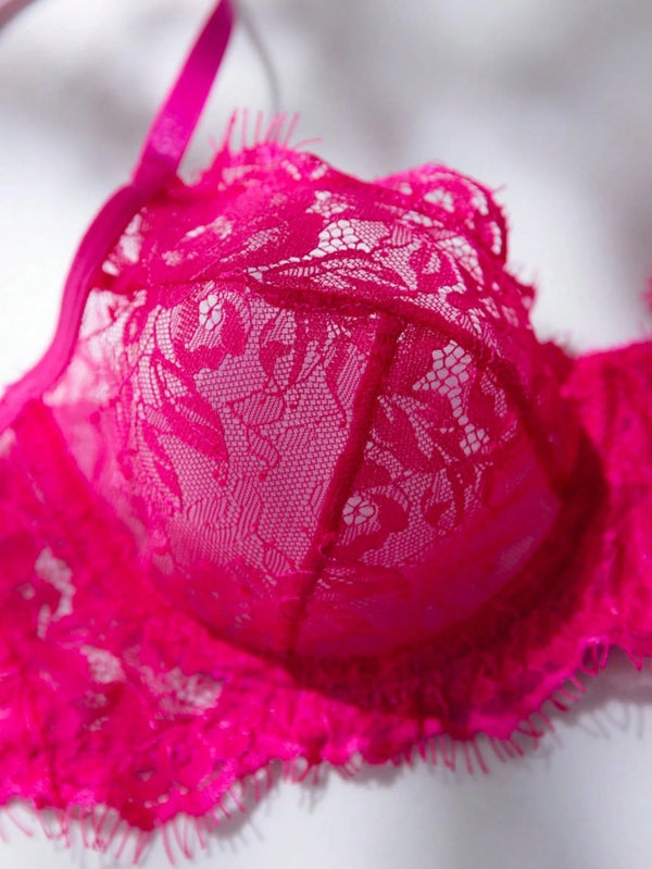 Vista superior de lencería rosa fucsia elegante