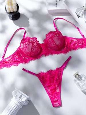 Lencería rosa fucsia de encaje con tirantes ajustables