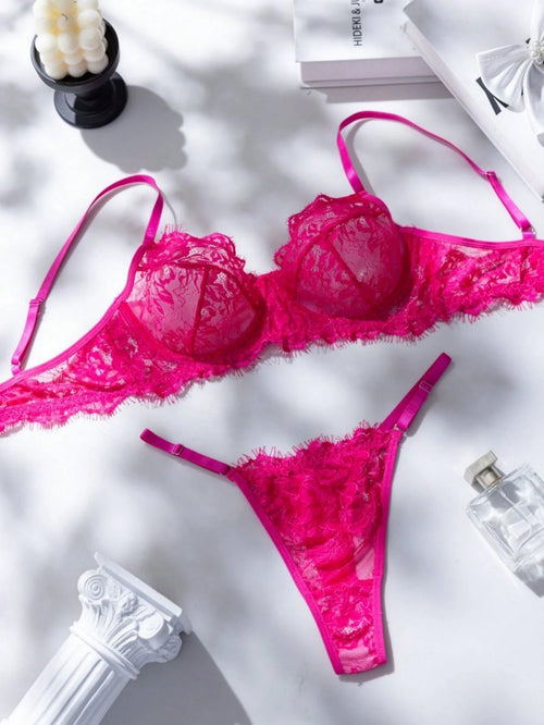 Lencería rosa fucsia de encaje con tirantes ajustables